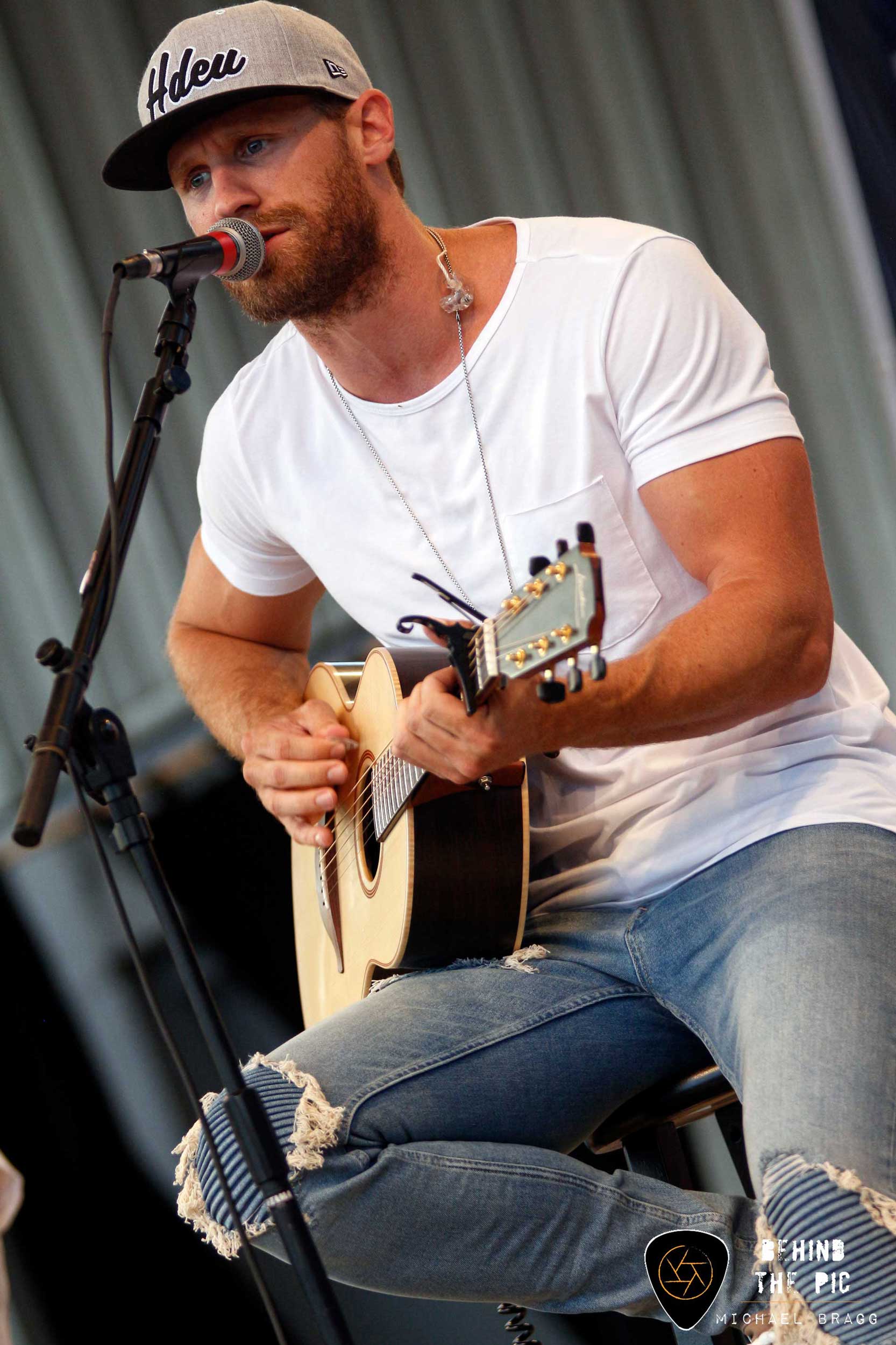 Pickin In The Park has surprise guest Chase Rice - Behind The Pic